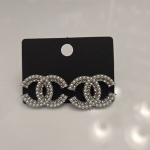 🔥Lux Silver Pearl Earrings🔥